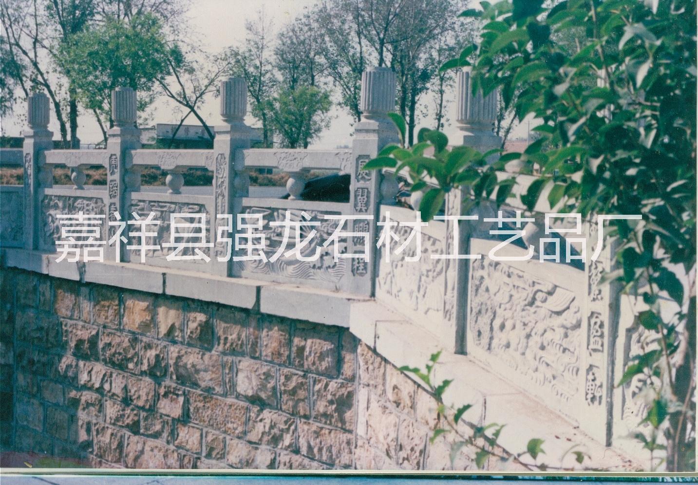 供應(yīng)青石欄桿加工廠、青石欄桿、青石欄板、青石圍欄、河道青石圍欄、河堤石雕防護(hù)欄、園林景觀護(hù)欄