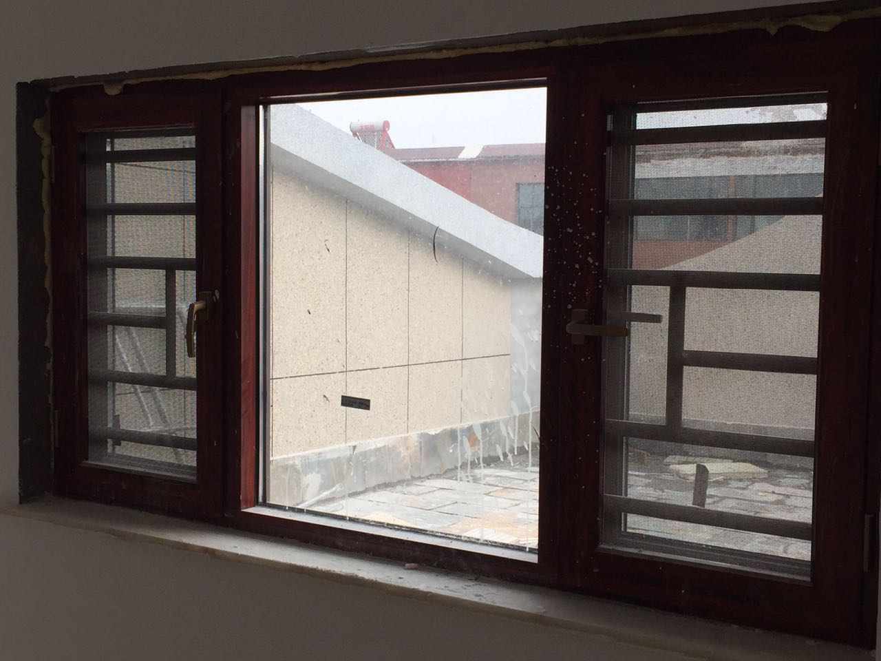 帶紗窗斷橋平開窗_隔音平開窗_佛山斷橋平開窗_斷橋鋁平開窗_佛山斷橋平開窗廠家