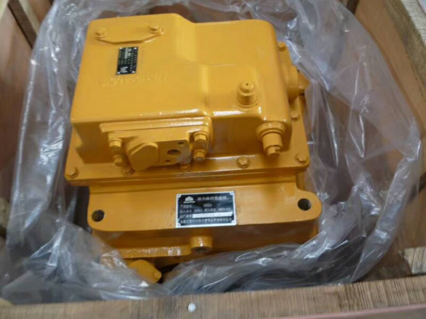 山推推土機(jī)配件SD16水箱16Y-03A-03000