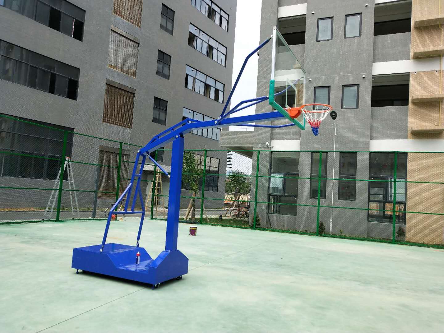 室外可移動(dòng)籃球架學(xué)校小區(qū)用籃球架比賽用籃球架戶外室外家用可移動(dòng)比賽籃球架戶外室外家用可移動(dòng)標(biāo)準(zhǔn)比賽籃球架