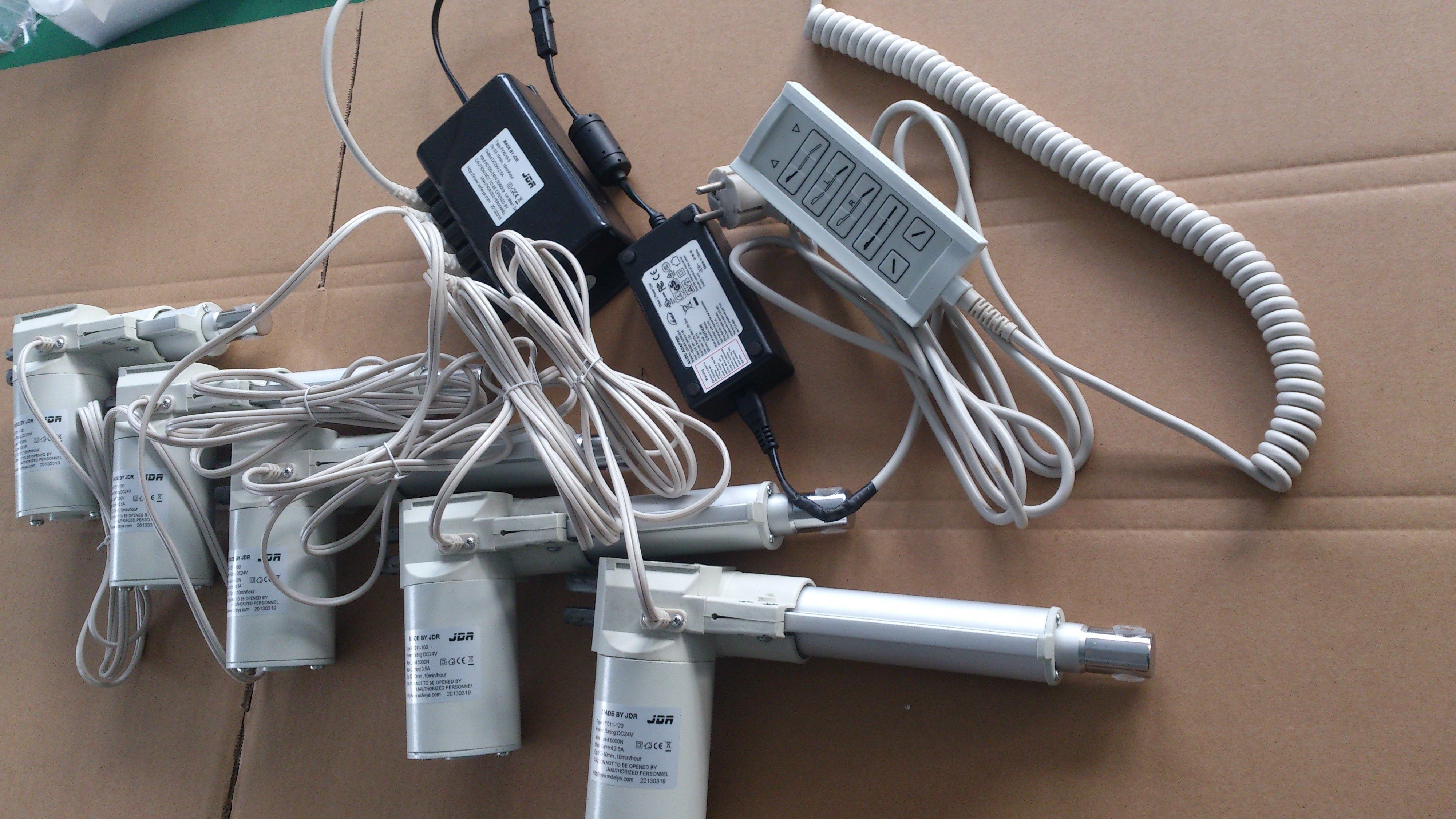 供應(yīng) 美容床，美容椅推桿電機(jī) ，醫(yī)療床電動(dòng)推桿，倒立床電動(dòng)推桿，24V電機(jī)推桿