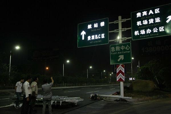 T型*|雙懸臂式標(biāo)志桿廠家