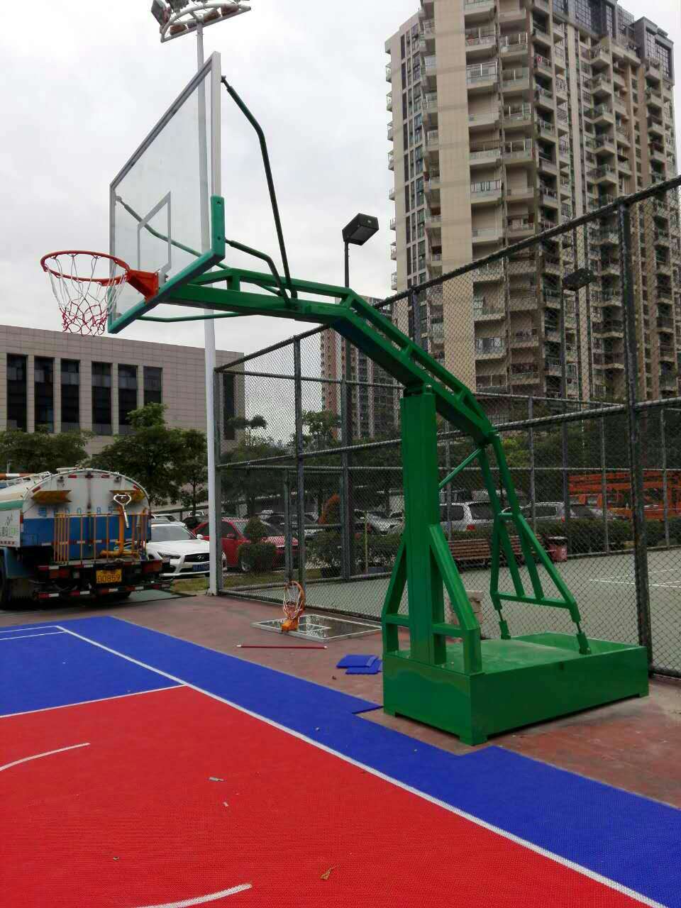 供應(yīng)電動(dòng)液壓籃球架 廠家直銷深圳東莞電動(dòng)液壓籃球架 廠家直銷深圳東莞仿液壓籃球架 深圳平箱可移動(dòng)式仿液壓籃球架