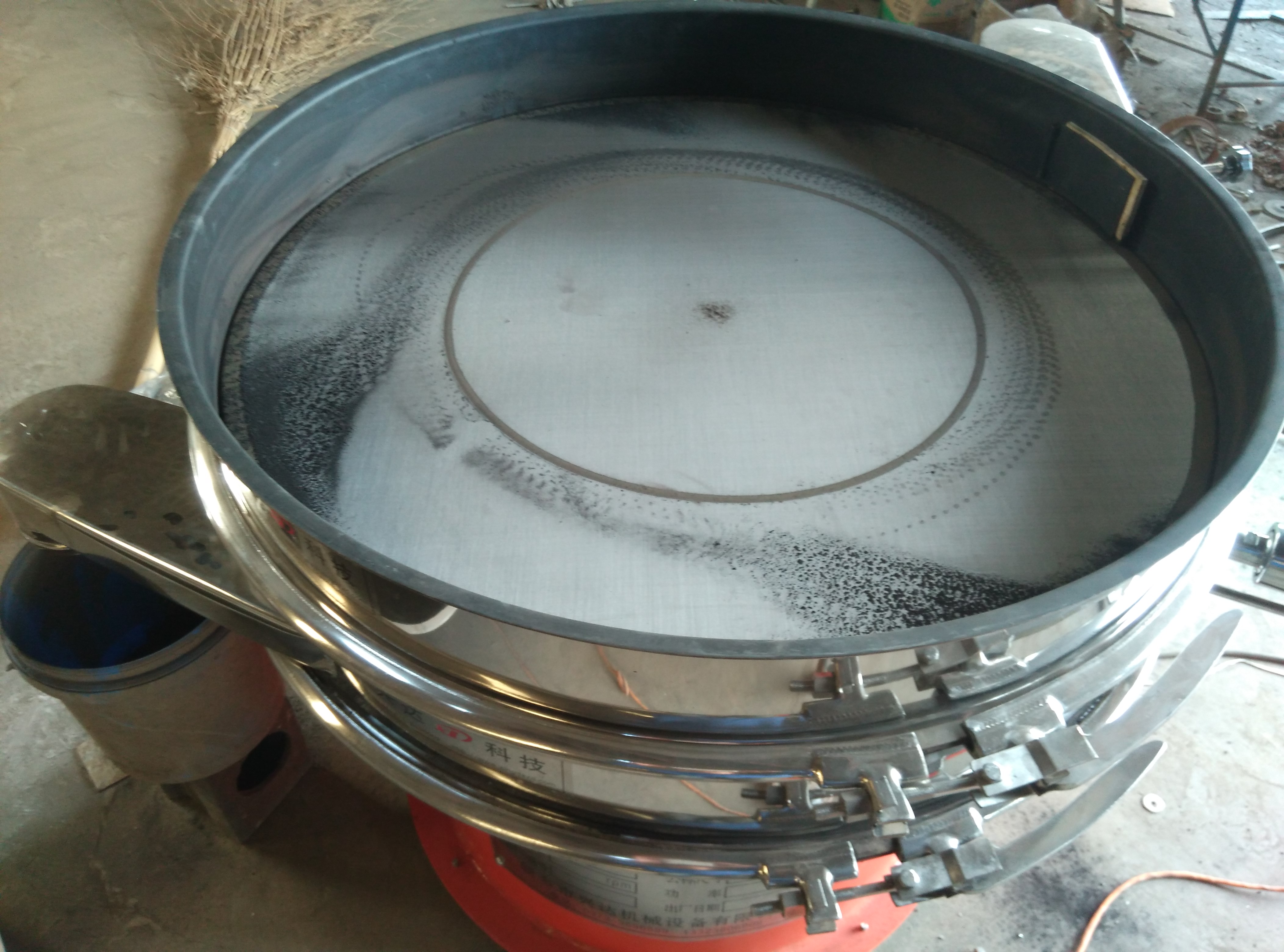 外置超聲波振動(dòng)篩鋰電三元材料*內(nèi)壁噴涂特氟龍涂層