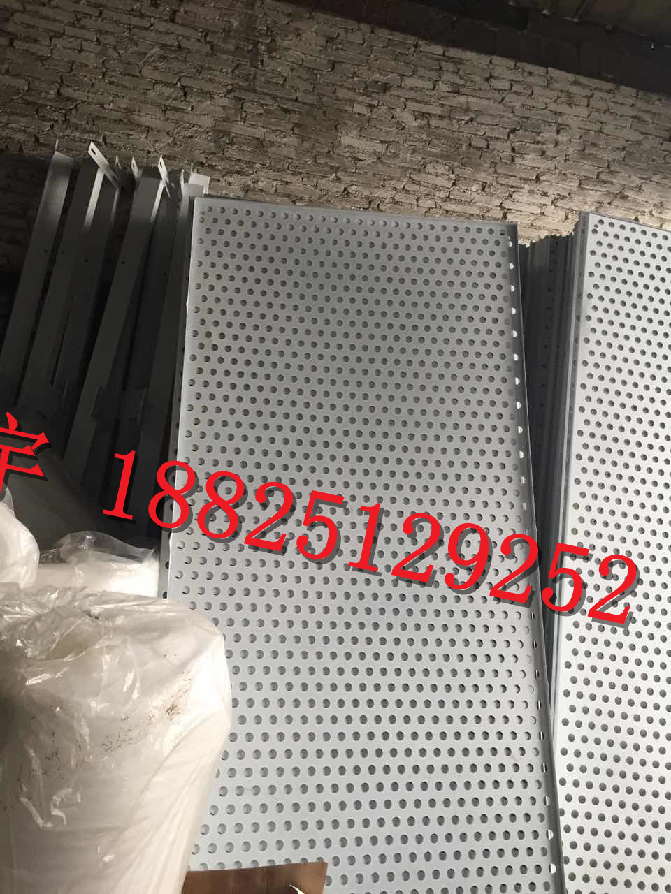 廣州龍宇篩網(wǎng)沖孔圍欄，沖孔板，*批發(fā)零售，*、