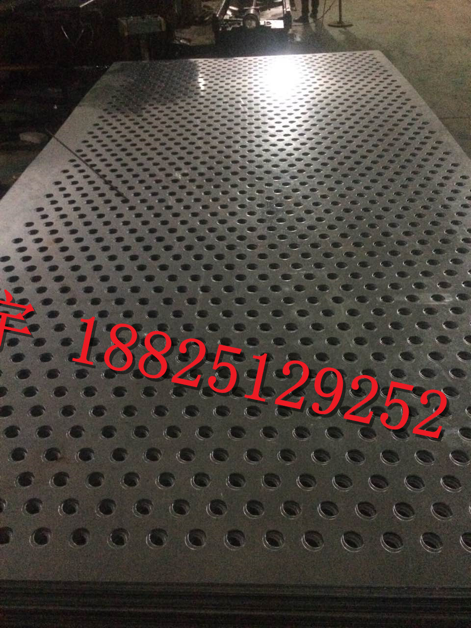 嶺南廠家二十年專業(yè)生產(chǎn)多孔板，洞洞板。