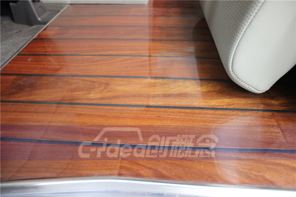 深圳改裝豐田塞納航空座椅 改裝木地板內(nèi)飾升級(jí)