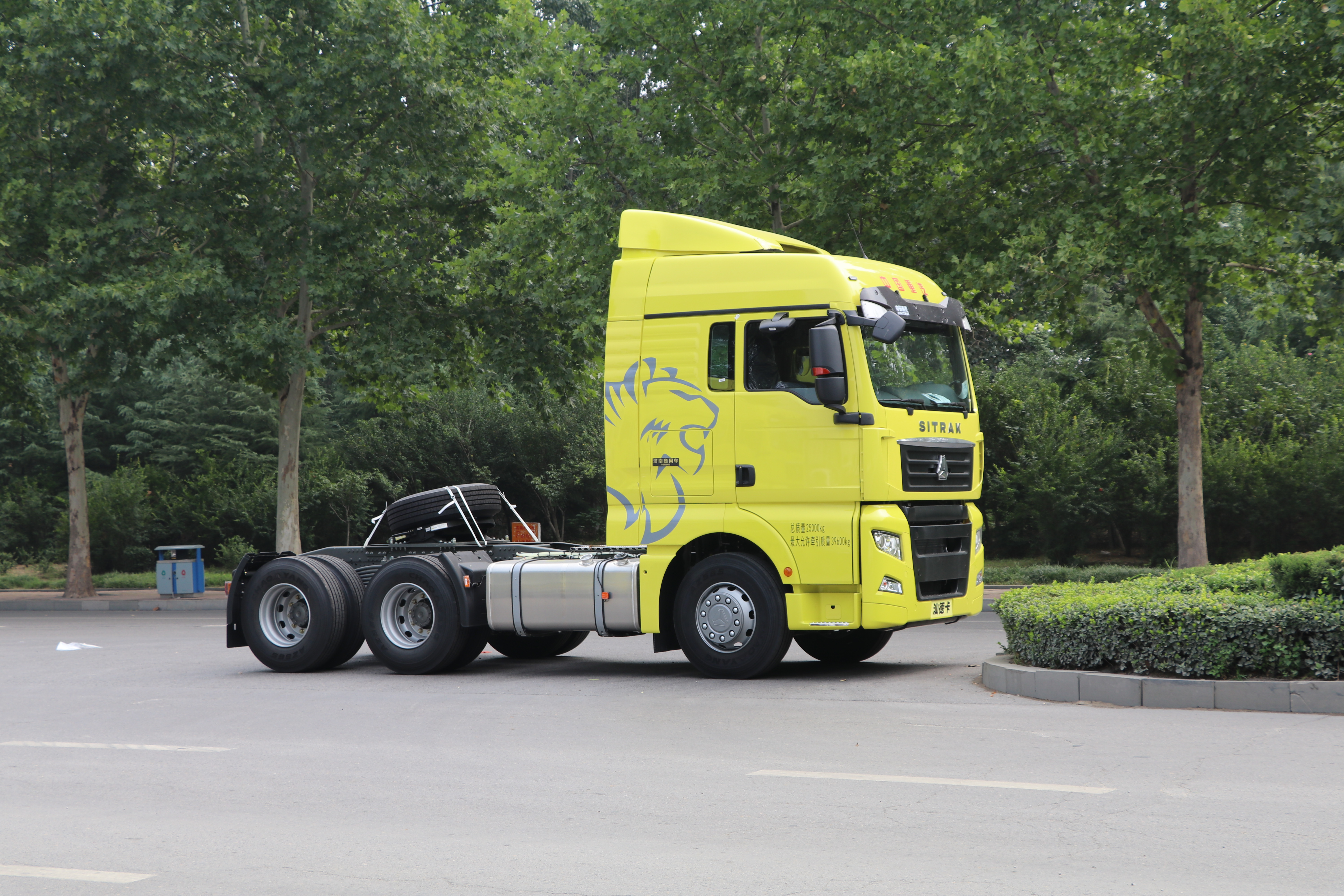 重汽供應(yīng)汕德卡車門總成