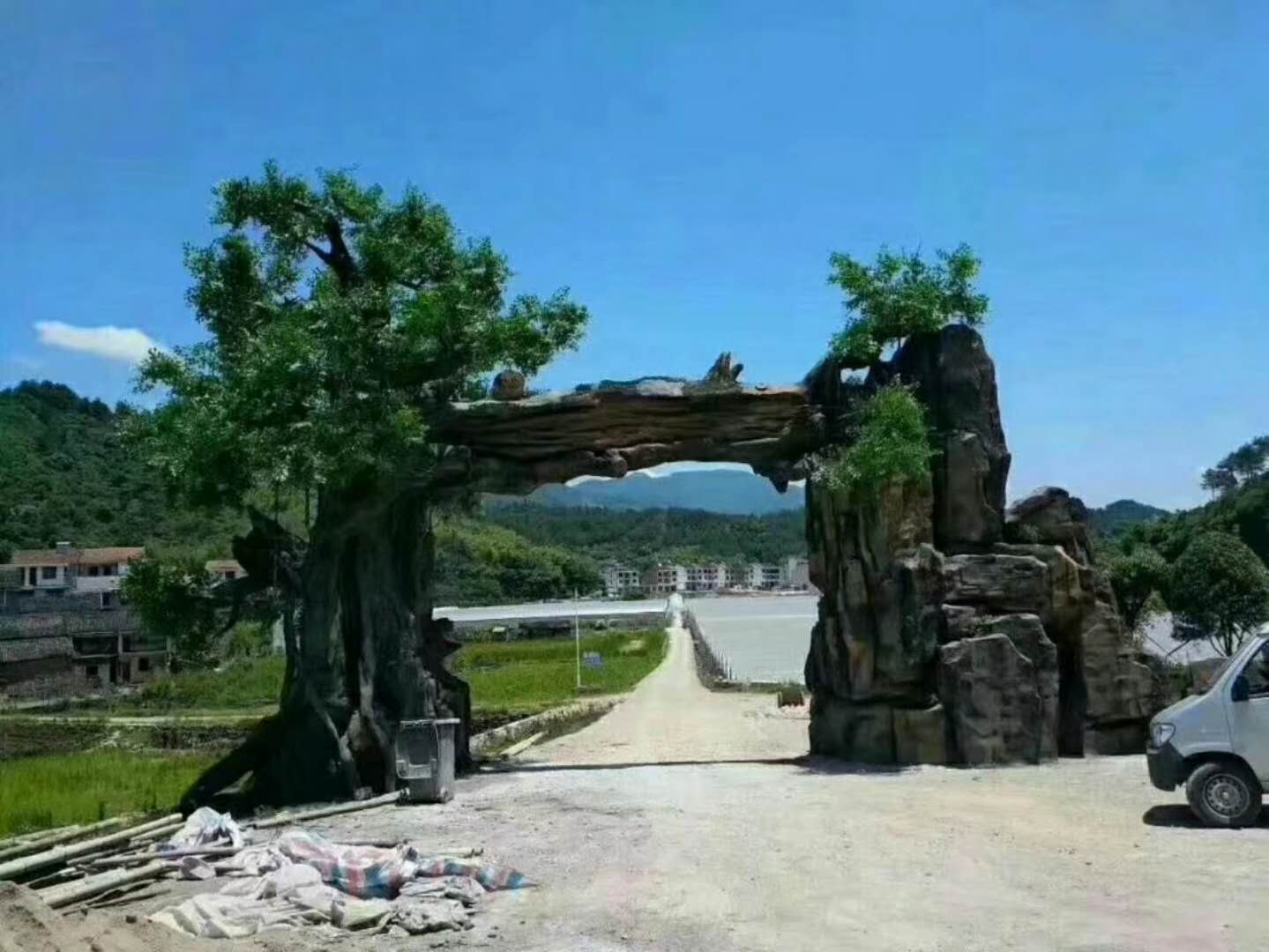工藝仿木景觀花樹大門，藝術(shù)大門，假樹大門，生態(tài)園大門。
