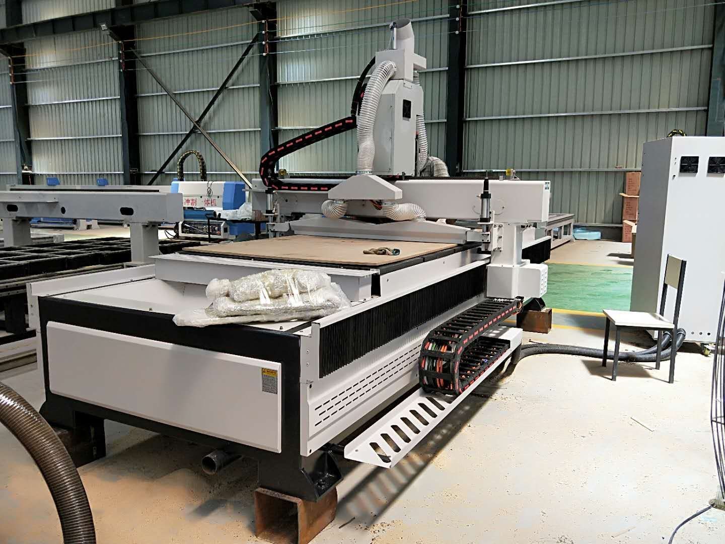 京藍(lán)數(shù)控開料機四工序1325