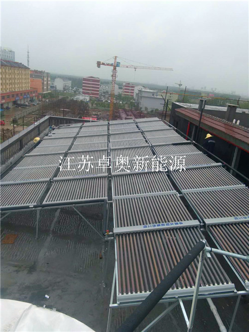 鹽城海濱化工廠員工宿舍10噸太陽能36組集熱器熱水工程  太陽能熱水工程