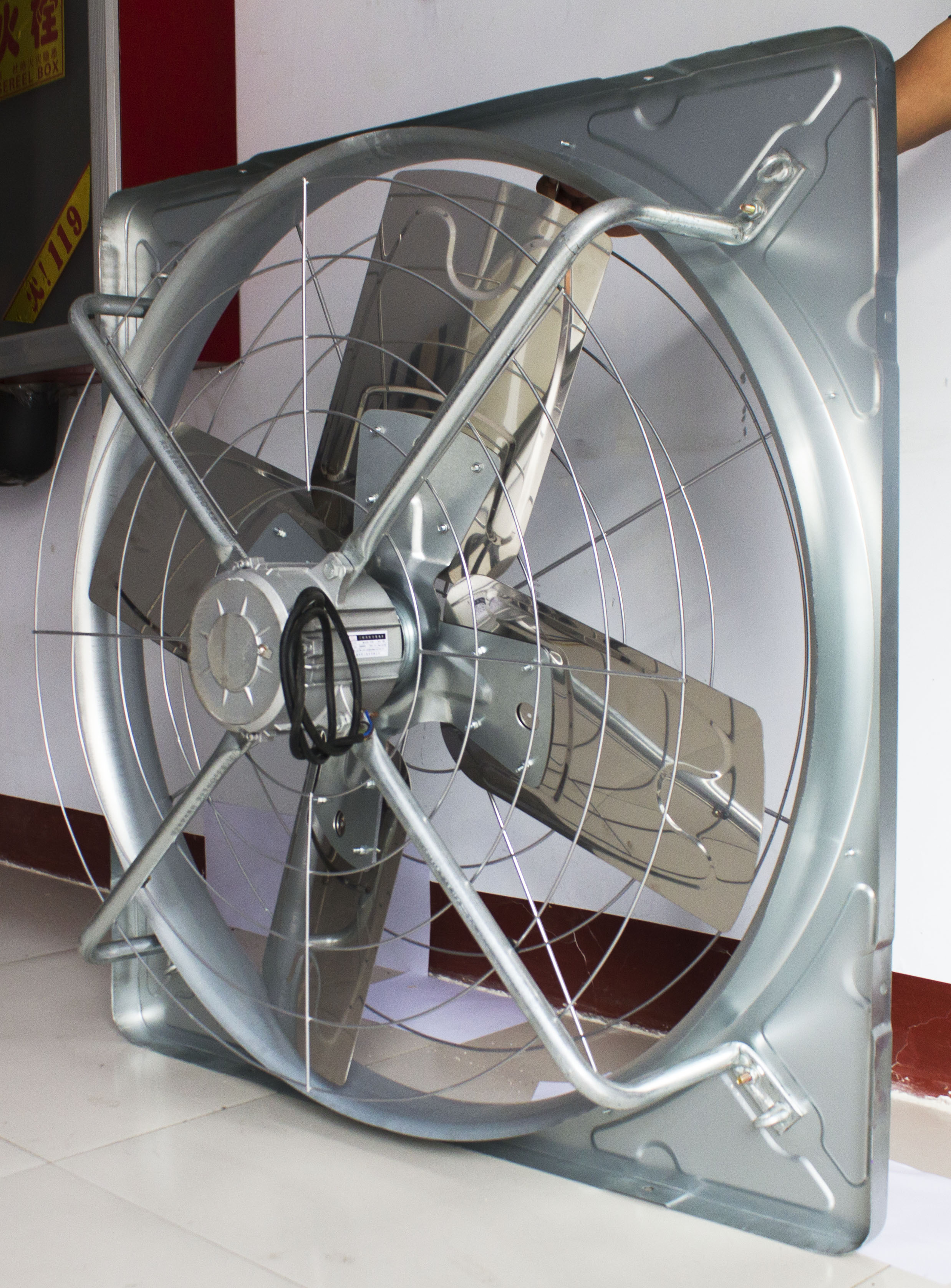 牛舍風(fēng)機(jī) 牛棚風(fēng)機(jī) 負(fù)壓風(fēng)機(jī)生產(chǎn)廠懸掛式牛舍風(fēng)機(jī) 牛棚風(fēng)機(jī)