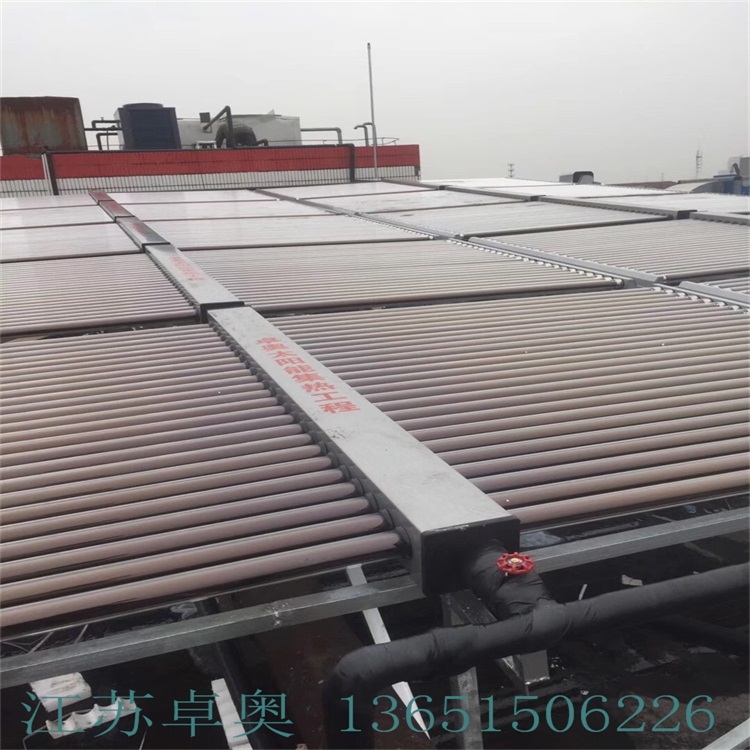 揚(yáng)州速8酒店20組太陽(yáng)能集熱板 10匹空氣能熱泵熱水系統(tǒng) 酒店熱水系統(tǒng)