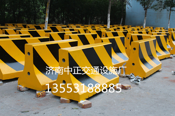 德州黃黑小區(qū)水泥隔離墩-公路水泥隔離墩-道路水泥墩廠家