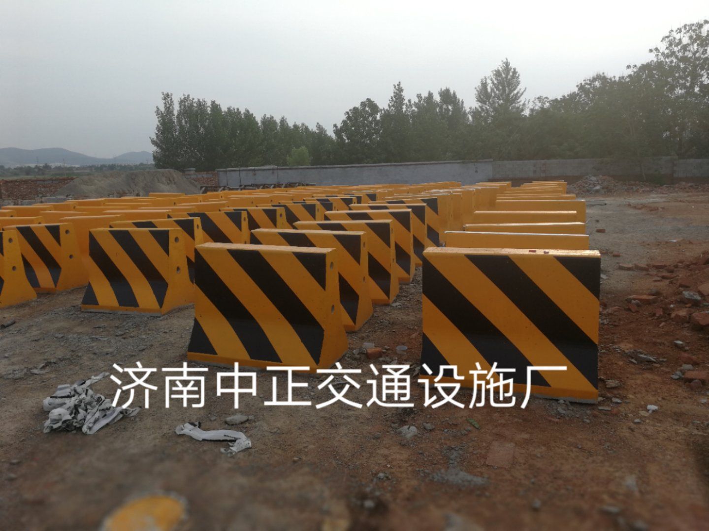 濰坊小區(qū)*水泥隔離墩-水泥隔離墩廠家-物業(yè)水泥隔離墩廠家