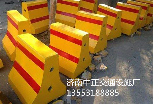批發(fā)承德水泥隔離墩-小區(qū)用水泥隔離墩價(jià)格-帶管子水泥隔離墩多少錢