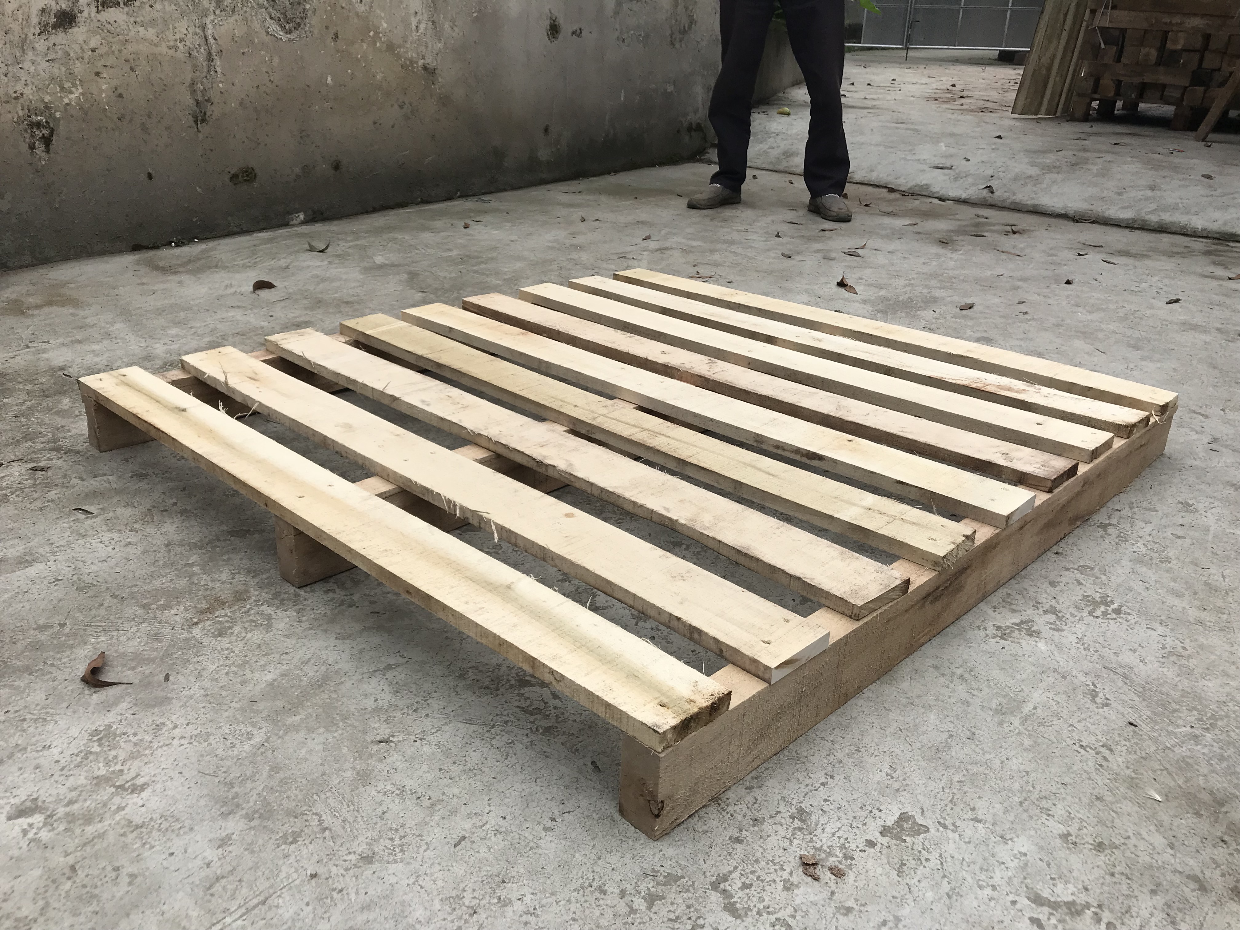 供應(yīng)實木托盤防潮板墊倉儲物流工廠現(xiàn)貨直銷報價電話