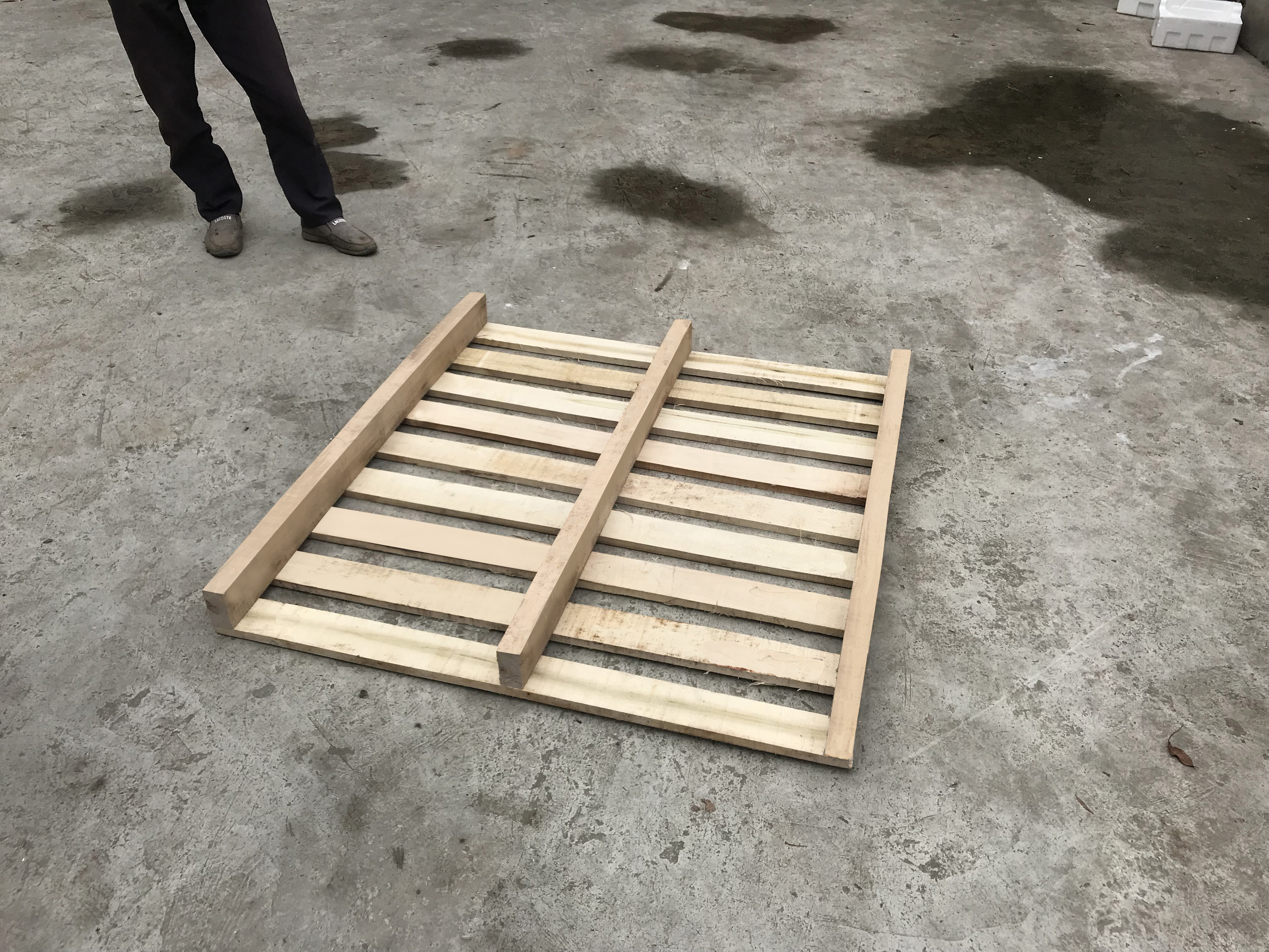 供應(yīng)實木托盤防潮板墊倉儲物流工廠現(xiàn)貨直銷報價電話