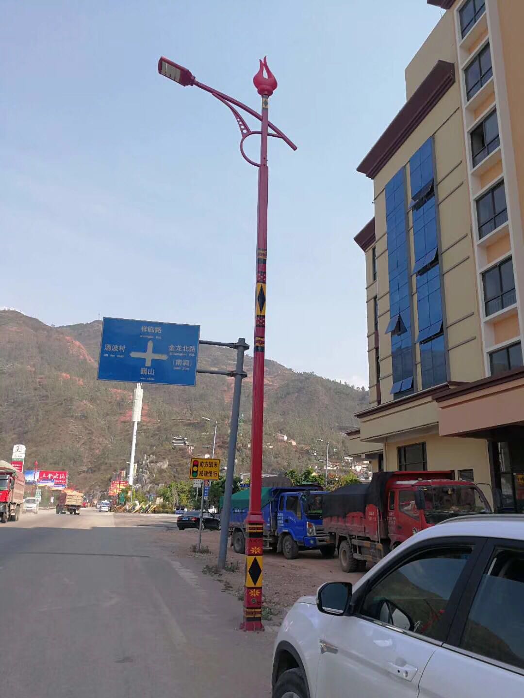 民族特色太陽(yáng)能路燈 少數(shù)民族路燈 民族路燈批發(fā)   民族路燈廠家