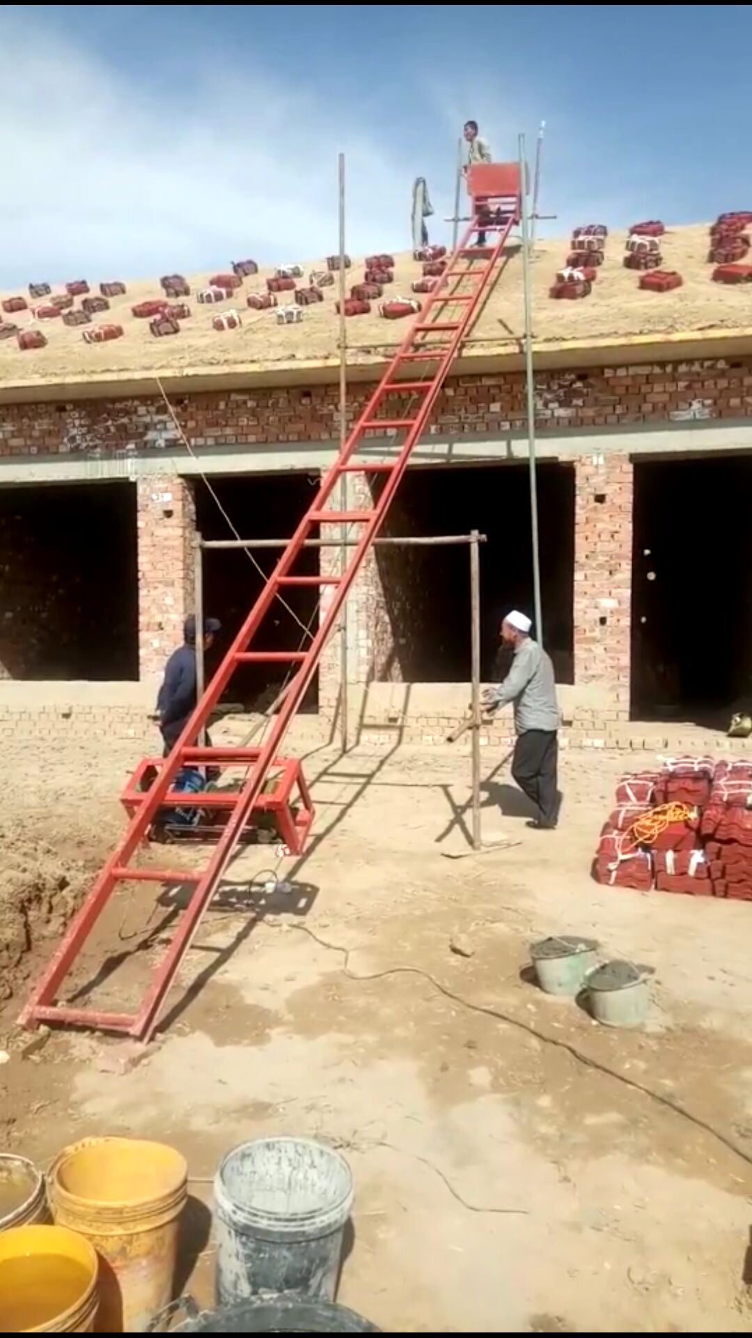 山西平定縣建筑用爬山虎上料機 工地斜坡上料機爬山虎機械