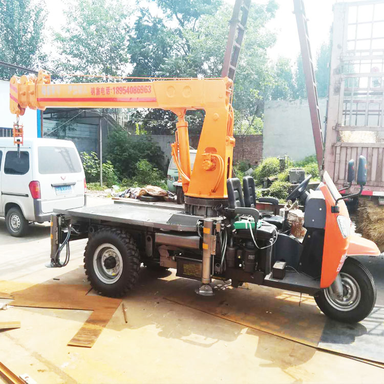 三馬子吊車 動(dòng)力足 行動(dòng)方便快捷 三輪吊車廠家 定制 3噸隨車吊價(jià)格