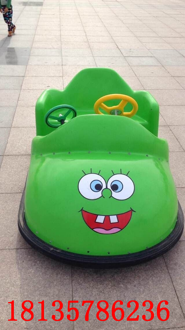 2018新款廣場小汽車碰碰車卡通電動(dòng)雙人碰碰車漂移雙方向盤碰碰車