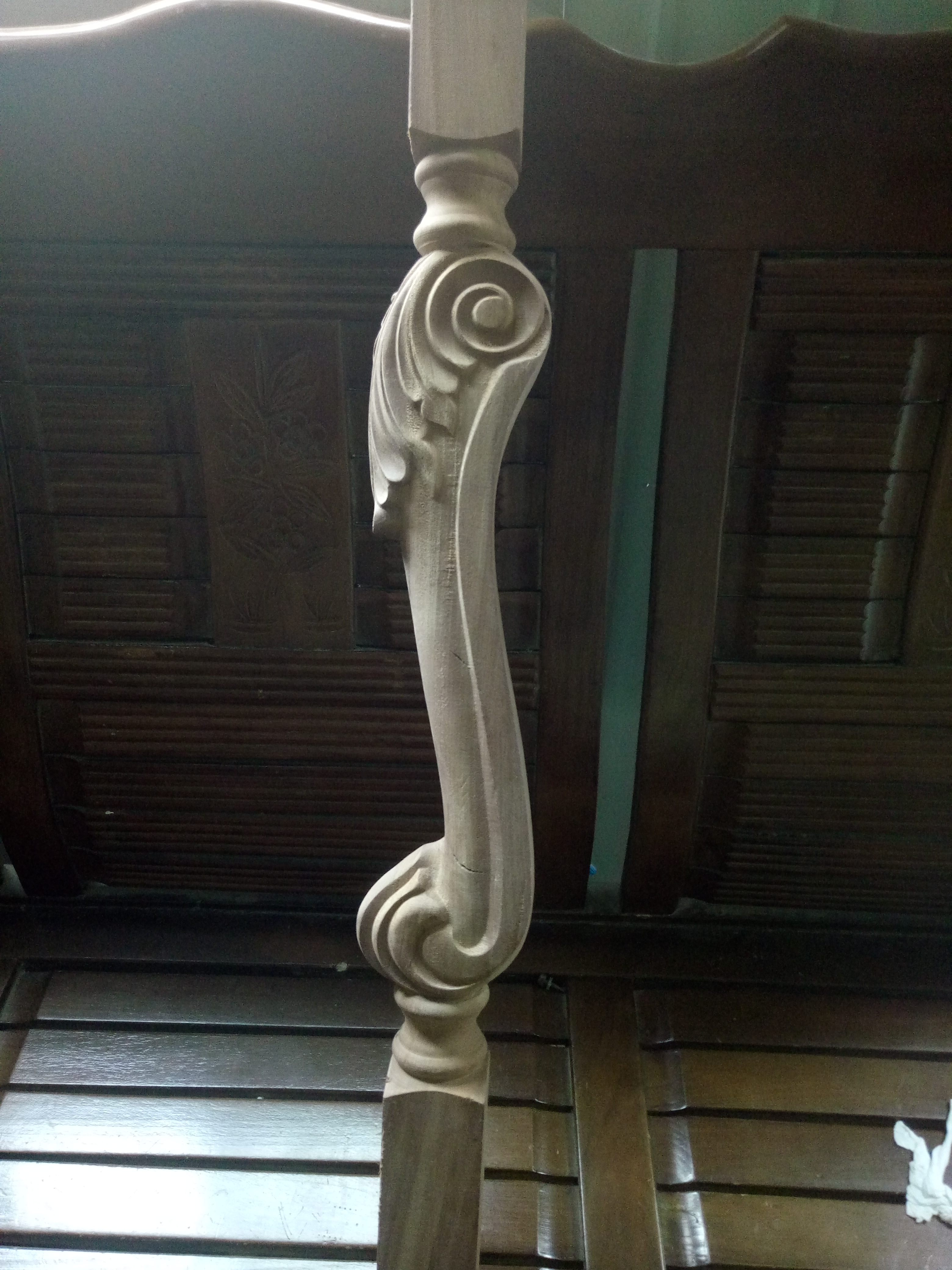 實(shí)木樓梯、專業(yè)沙比利生產(chǎn)廠家