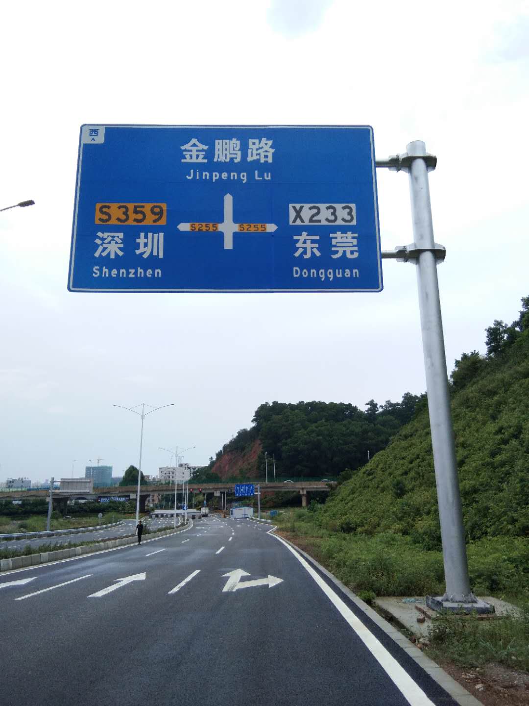 供應(yīng)福建單懸臂式標(biāo)志桿道路指示牌廠家