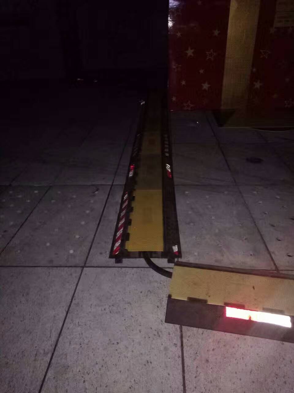 黃岡燈飾節(jié)電纜出租燈會臨時用電240平電纜出租