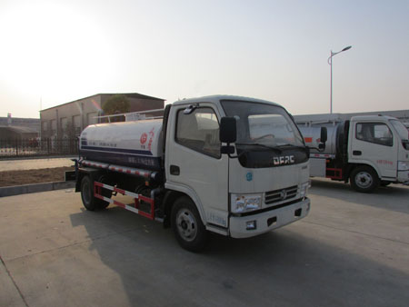 湖北隨州廠家直銷優(yōu)質(zhì)灑水車 環(huán)衛(wèi)*灑水車 歡迎電議 東風(fēng)灑水車 東風(fēng)小型灑水車