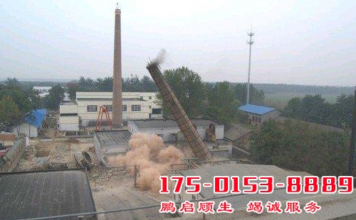 挖機拆除煙囪專業(yè)快捷 整放煙囪拆除價格便宜