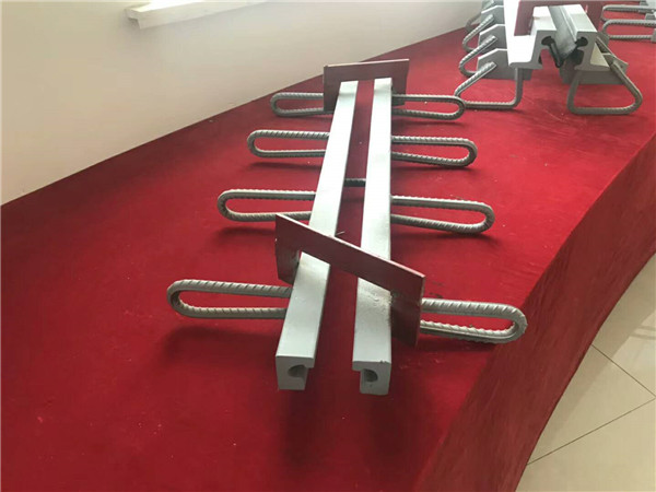 橋梁伸縮縫價(jià)格_伸縮裝置施工