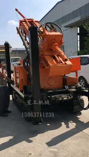 拖拉機(jī)式氣動鉆機(jī) XGTQ100氣動拖拉機(jī)式打井機(jī) 履帶氣動鉆機(jī)