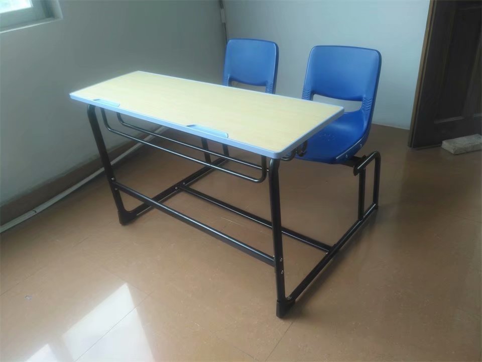 兩人位塑鋼課桌椅，小學(xué)生課桌椅廣東鴻美佳廠家定制