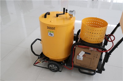 工程施工路面瀝青灌縫機(jī)價(jià)格  山東路面灌縫機(jī)生產(chǎn)廠家