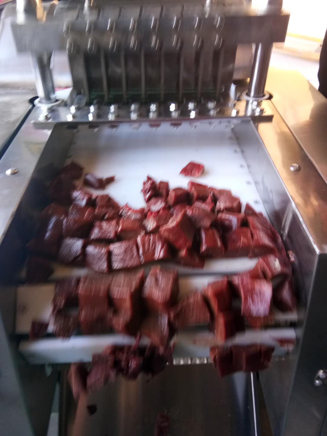 諸城 全自動(dòng)肉制品切塊機(jī) 肉制品加工設(shè)備 廠家直銷(xiāo) 山東 諸城 全自動(dòng)肉制品切塊機(jī)