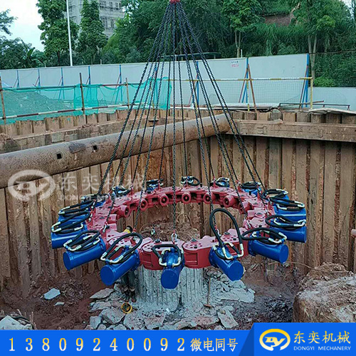 破樁機 挖掘機起吊破樁頭機器 截樁機現(xiàn)場