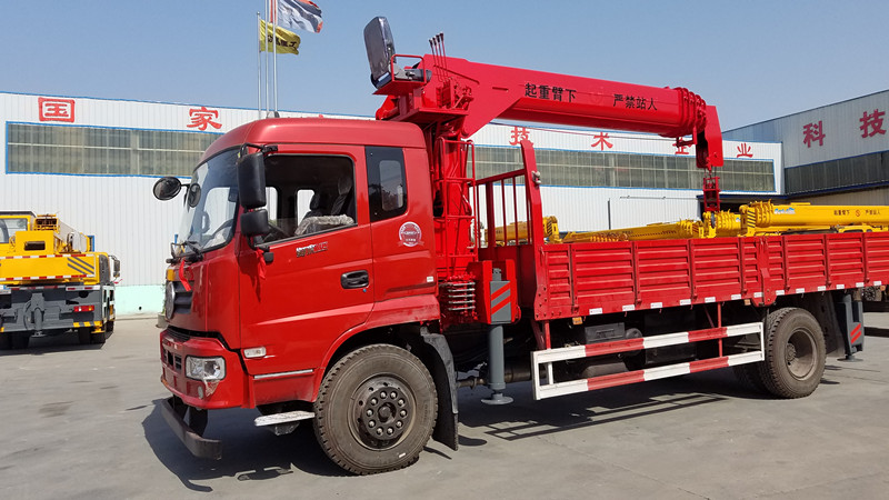 東風(fēng)16噸吊車16噸汽車起重機(jī)廠家報(bào)價(jià)