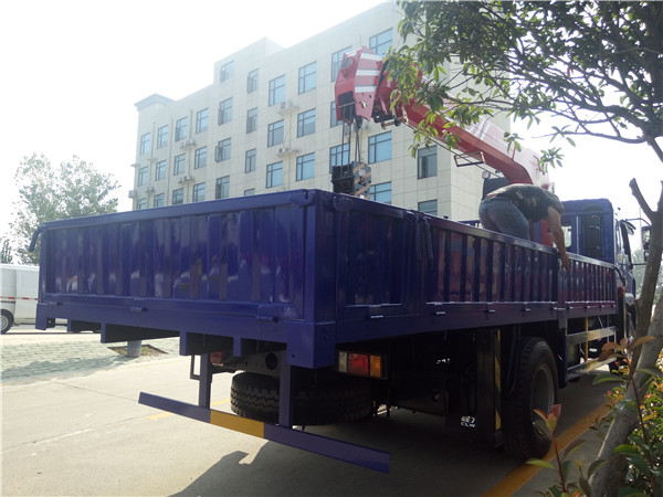 東風(fēng)柳汽乘龍8噸隨車吊參數(shù)配置 東風(fēng)柳汽乘龍8噸隨車吊什么價位