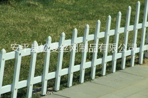 保定帶尖鋅鋼護(hù)欄網(wǎng)防銹鐵絲網(wǎng)批發(fā)保定護(hù)欄欄桿配件價格