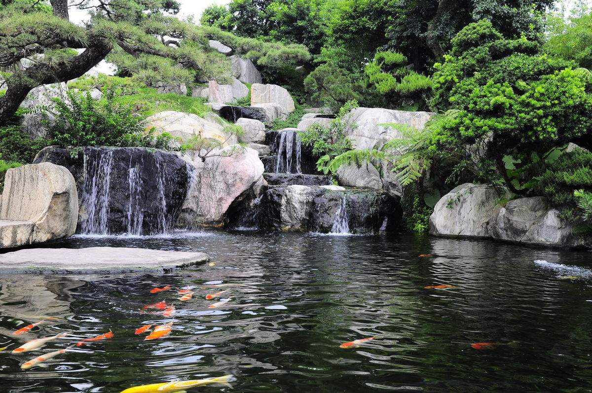 花園別墅魚(yú)池假山 花園別墅魚(yú)池假山，園林綠化工程