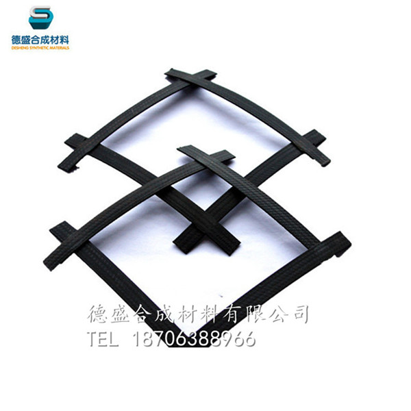 河北承德鋼塑土工格柵廠家生產(chǎn)的鋼塑土工格柵特點(diǎn)   河北凸結(jié)點(diǎn)鋼塑土工格柵廠家
