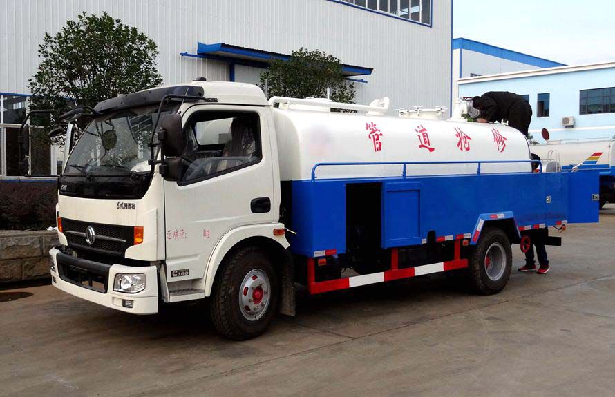 清洗吸污車廠家為你定制，價(jià)格你說了算