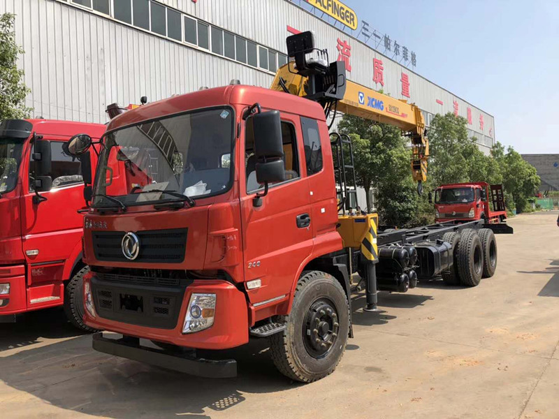 東風(fēng)底盤配徐工12噸隨車吊多少錢一輛  廠家促銷12噸隨車吊現(xiàn)車供應(yīng)  新配置  新款式