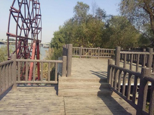 仿石欄桿_仿木欄桿仿樹皮護(hù)欄供應(yīng)廠家