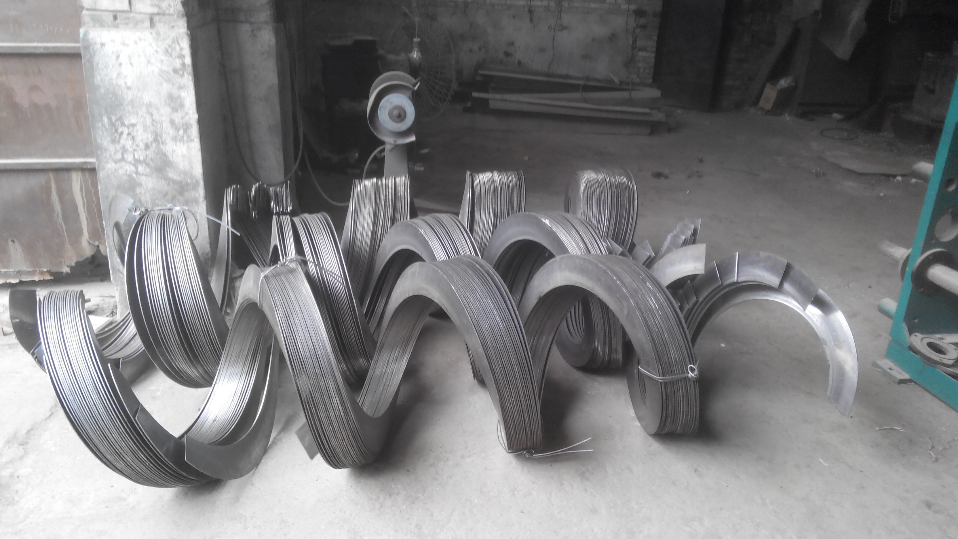 河北等厚絞龍葉片