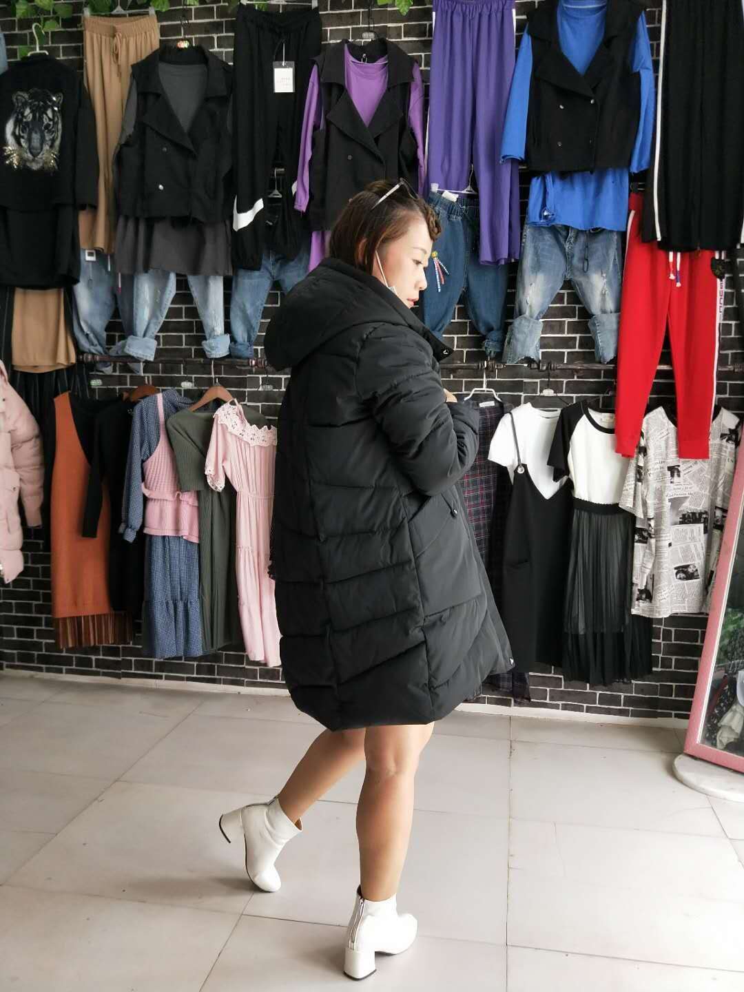 供應(yīng)灰色女式羽絨服 修身羽絨服 女裝羽絨服廠家 羽絨服價(jià)格 女式羽絨服