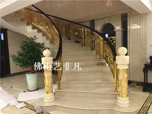 太原鋁板雕刻護(hù)欄訂做弧形12厘足厚浮雕鈦金護(hù)欄批發(fā)