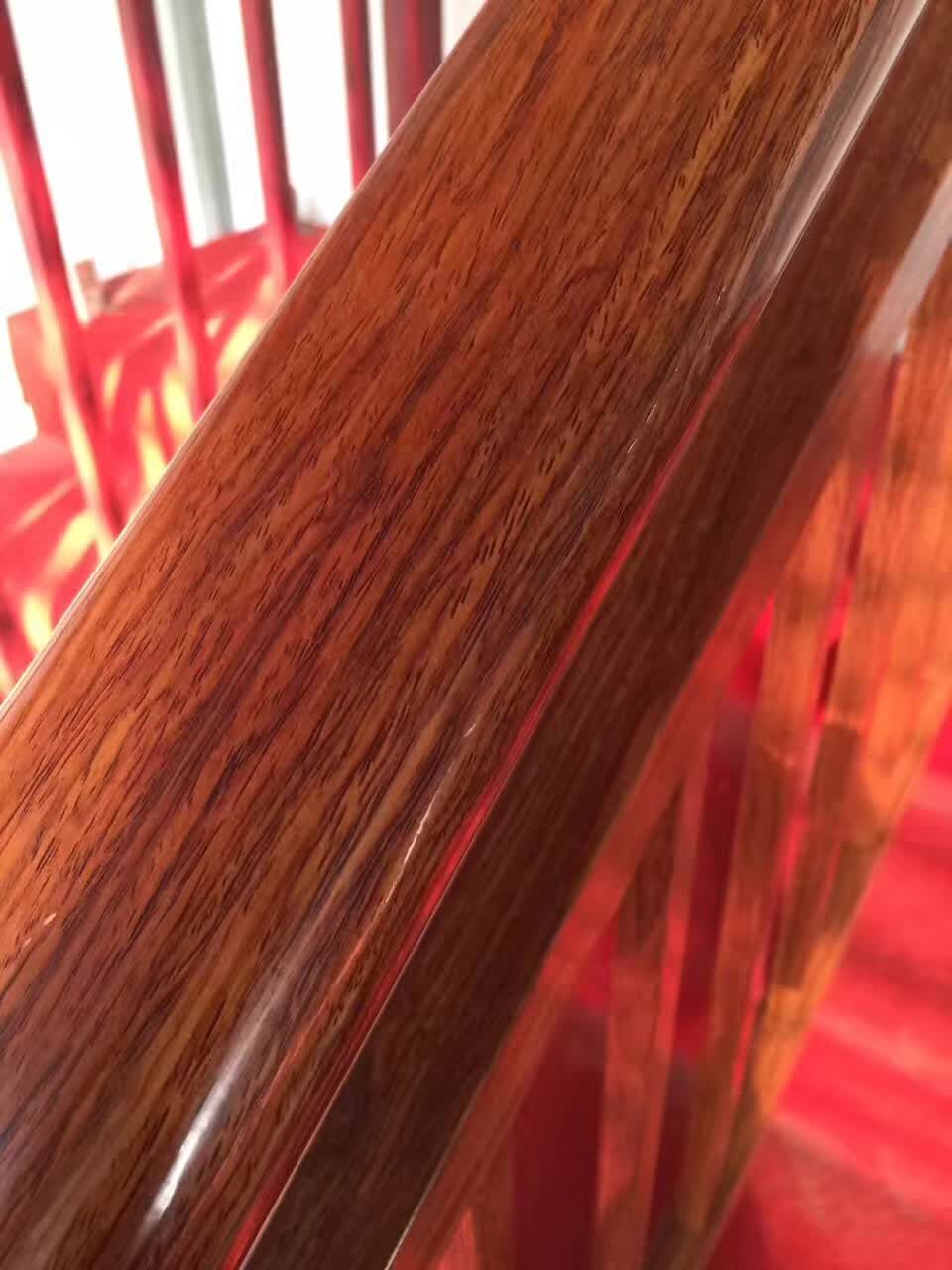 菏澤鋅鋼樓梯護(hù)欄，鋅合金樓梯欄桿，仿木紋靠墻扶手，組裝陽臺護(hù)欄感恩的心