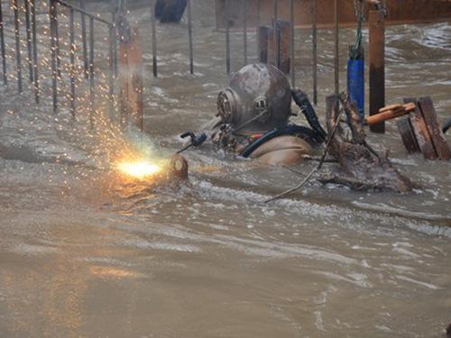 蘇州中潛發(fā)電廠清淤，管道清理淤泥，管道疏通，大型管道清洗，水下尋物等潛水工程